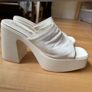 L’intervalle white leather heels